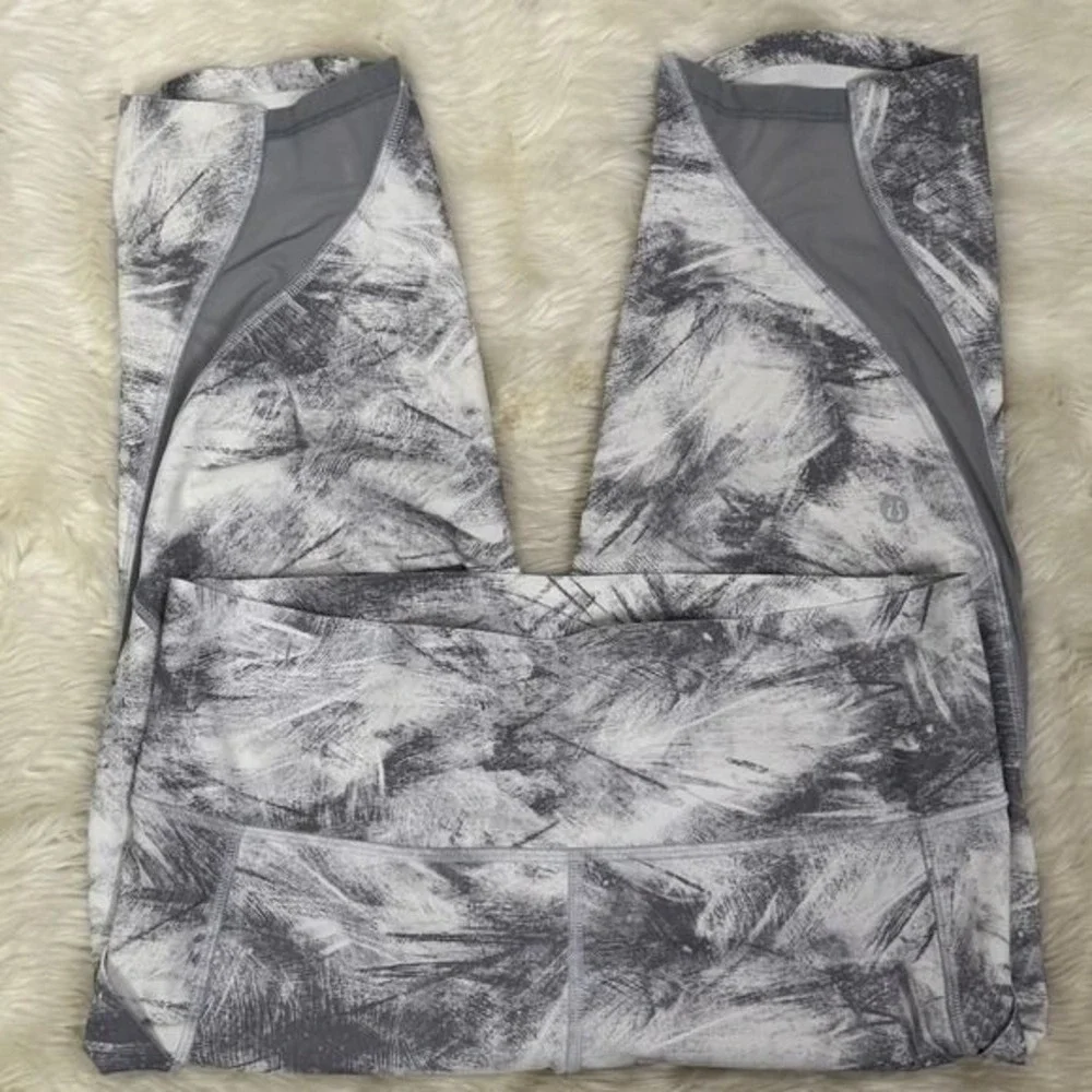Lululemon‎ Tight Stuff Crop II In Flight White Grey Running Leggings Size 6